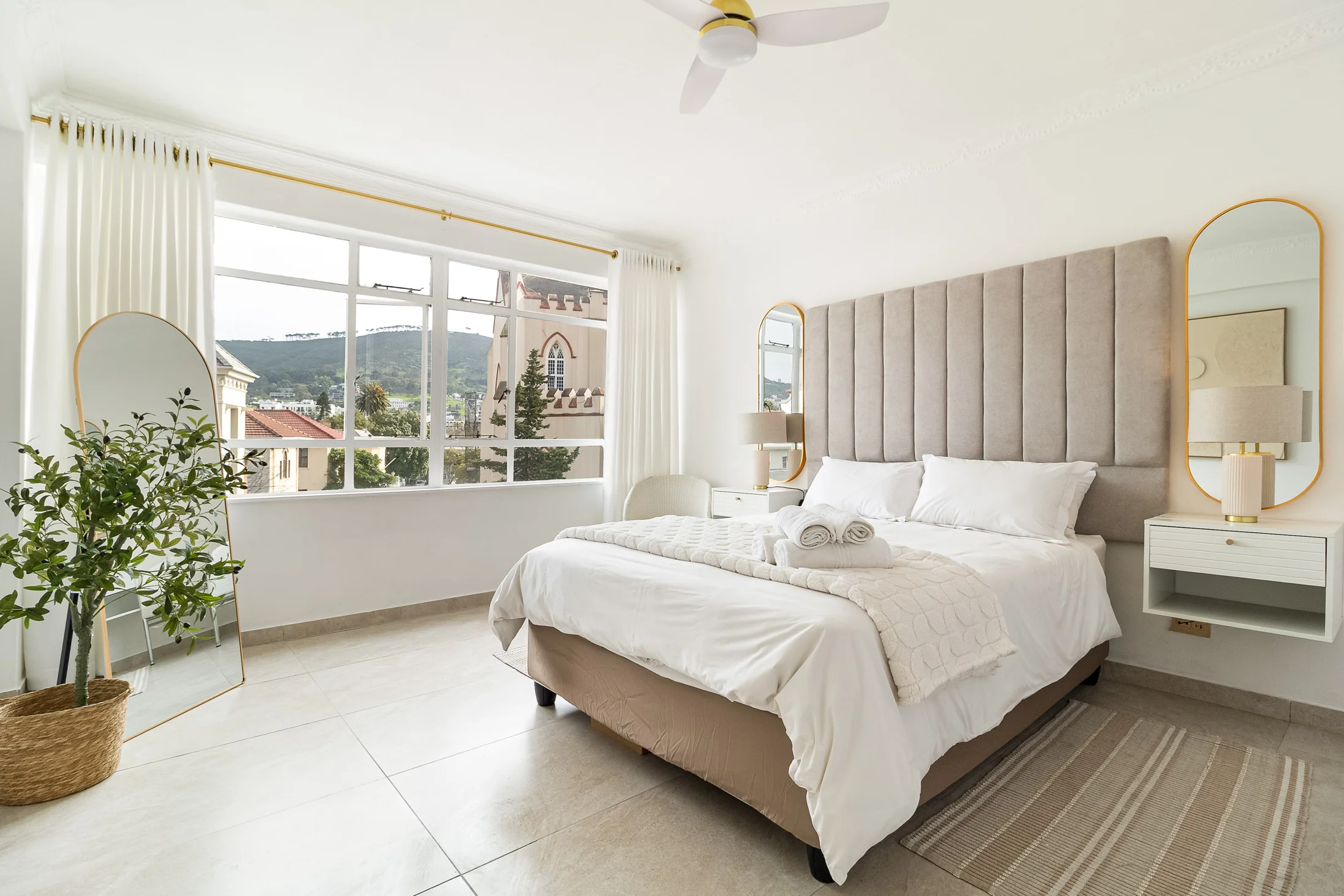 Double bedroom with mountain views